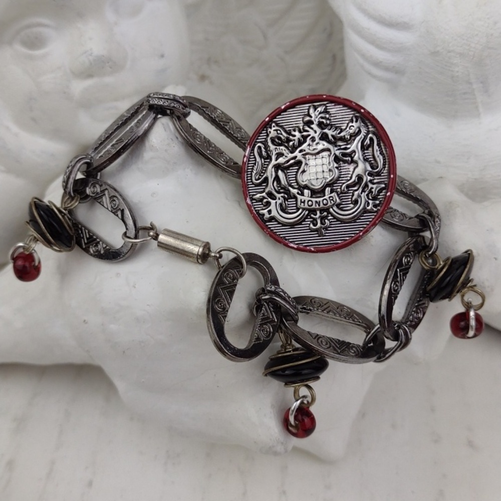 Red & Silver Chunky Etched Chain Link Black & Red Bed Silver Crest Bracelet